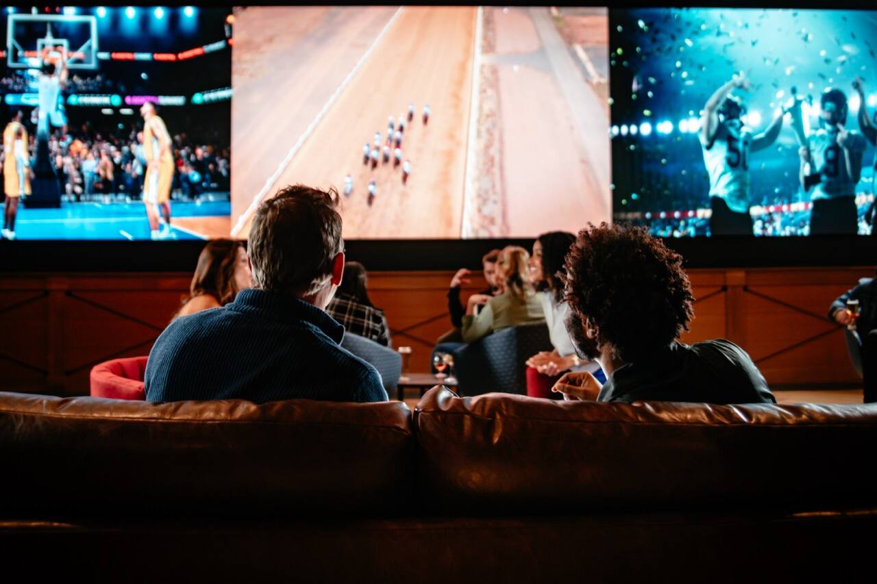 Savor the action trackside at The Starting Gate Sportsbook in Owensboro Racing & Gaming! Enjoy quick, delicious bites like the Bourbon Glazed Cheeseburger, Fried Shrimp Baskets and BBQ Pulled Pork Sliders—perfect for race day or game time.