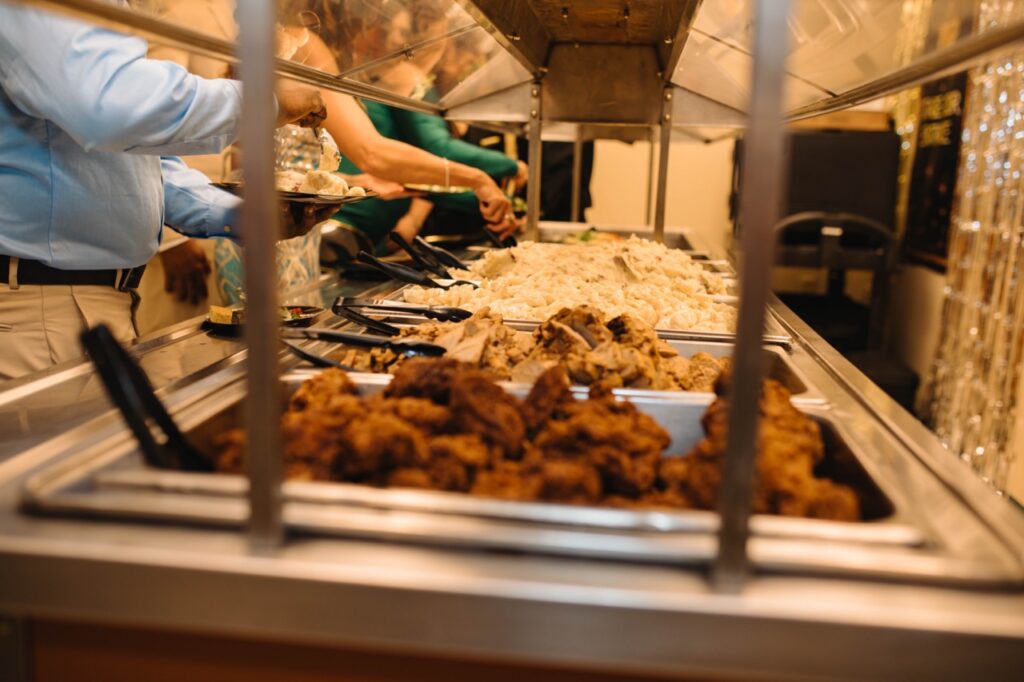 Ellis Park offers a wide range of dining options to suit any gathering, from intimate meetings to larger celebrations. 